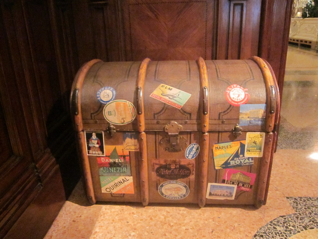 Travelling trunk/luxurylivvy